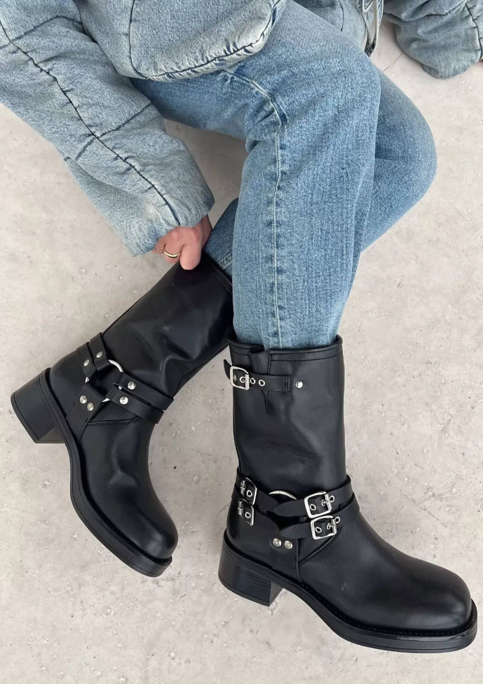 Femmes Sacha Bottines<Bottines Motardes A Boucles - Noir